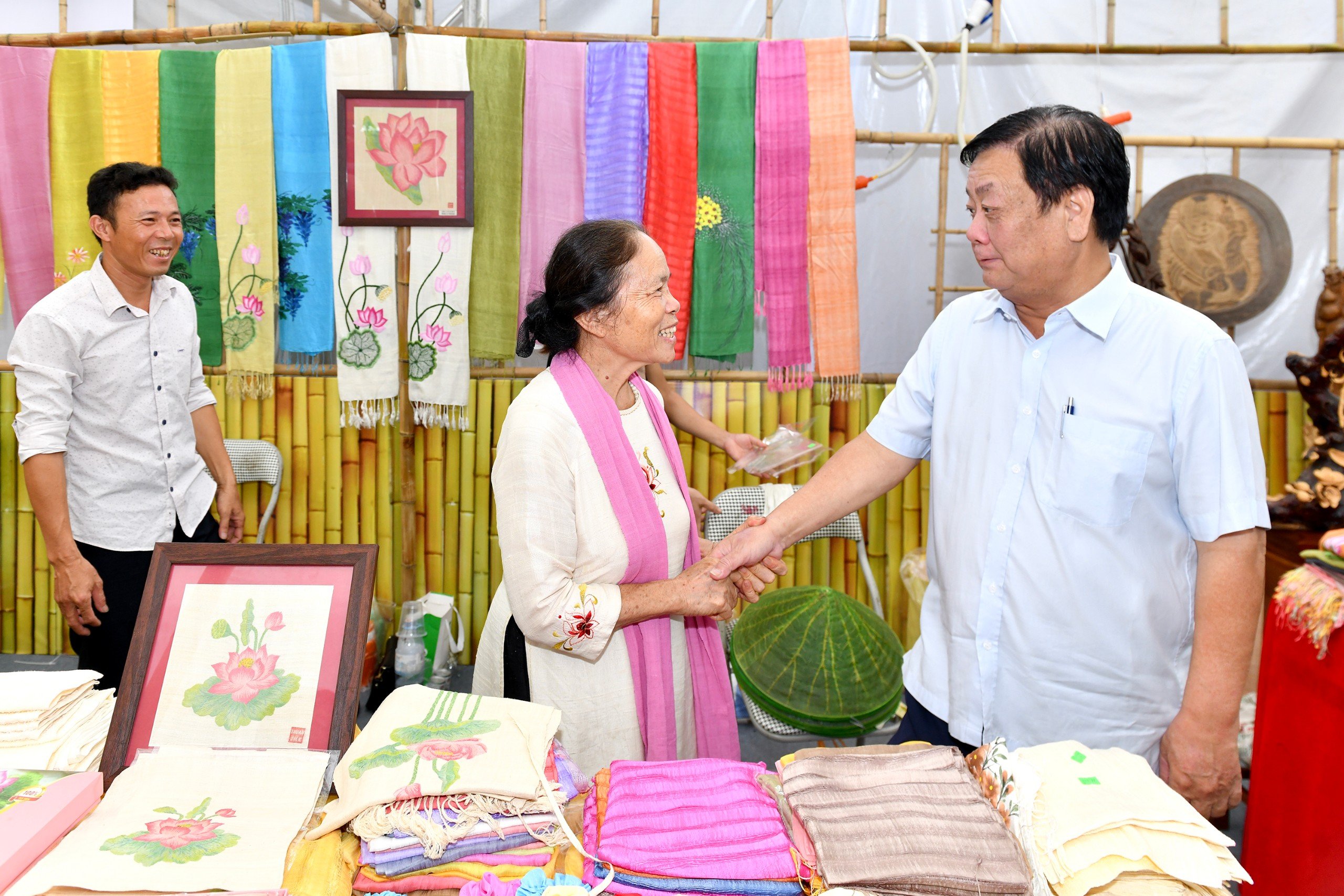 Bộ trưởng Lê Minh Hoan: Mỗi sản phẩm OCOP hướng tới “kích hoạt” sự năng động, “hồi sinh sức sống” của cộng đồng nông thôn