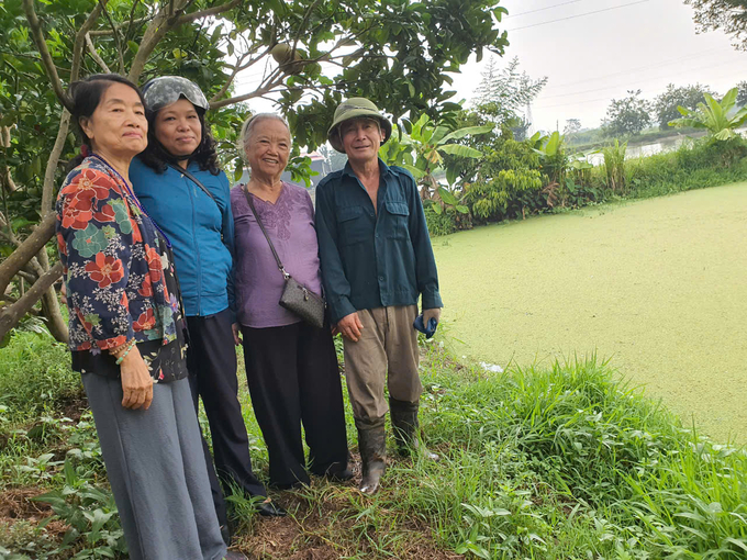 Nhà khoa học thăm mô hình dùng bèo hoa dâu nuôi cá