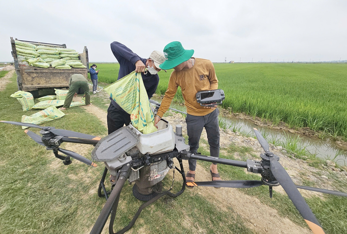 Nhìn lại thắng lợi vụ hè thu: Cánh đồng ‘không dấu chân’ và những nông dân có tiền tỷ