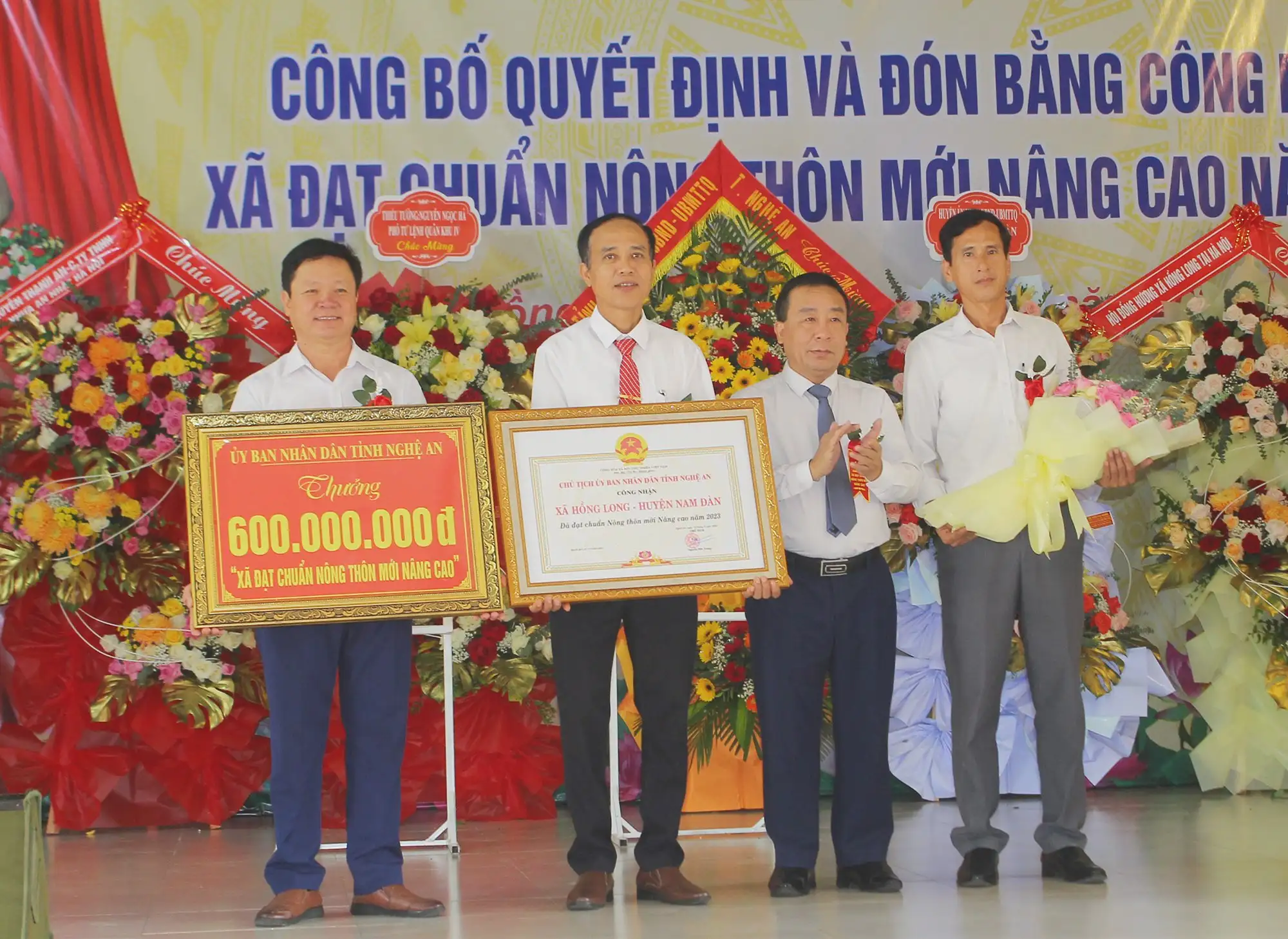 Xã Hồng Long, huyện Nam Đàn công bố Quyết định xã đạt chuẩn Nông thôn mới nâng cao năm 2023