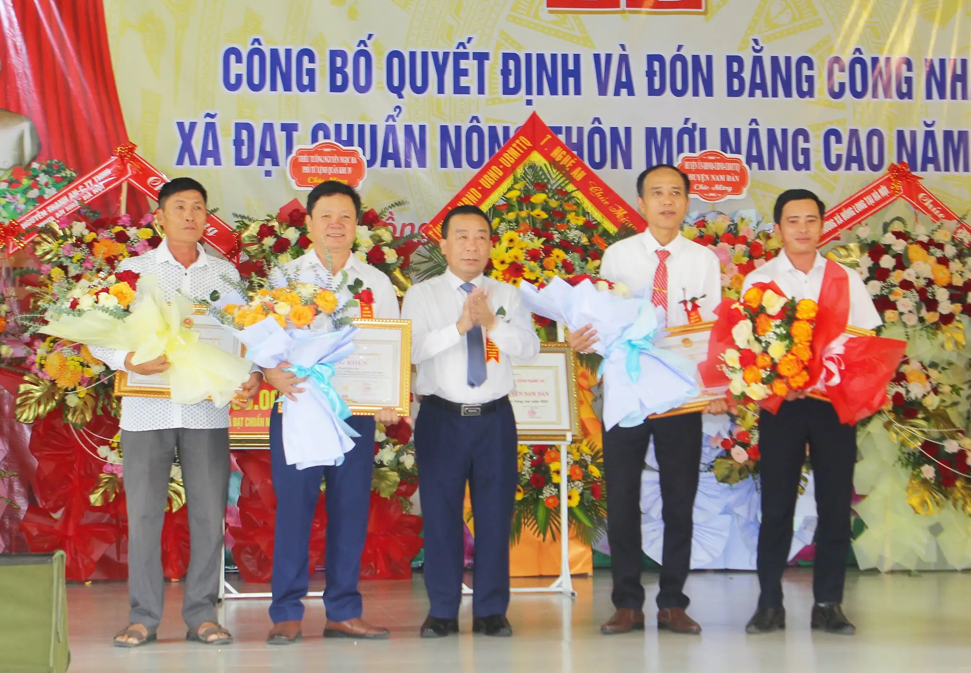 Xã Hồng Long, huyện Nam Đàn công bố Quyết định xã đạt chuẩn Nông thôn mới nâng cao năm 2023