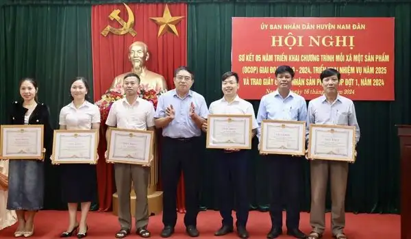 Huyện Nam Đàn Hội nghị Sơ kết 05 năm thực hiện Chương trình Mỗi xã một sản phẩm (OCOP) giai đoạn 2019 – 2024, triển khai nhiệm vụ năm 2025 và Trao giấy chúng nhận OCOP đợt 1, năm 2024.