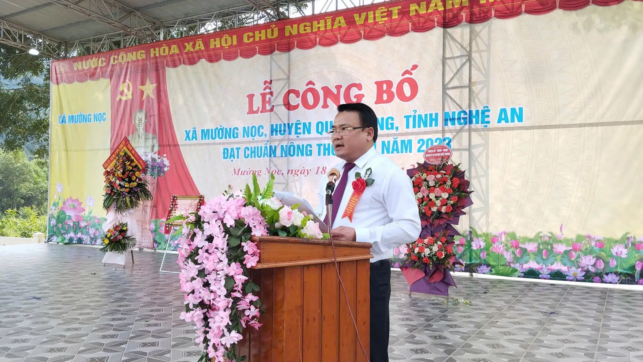 Xã Mường Nọc (huyện Quế Phong) đón Bằng công nhận xã đạt chuẩn nông thôn mới