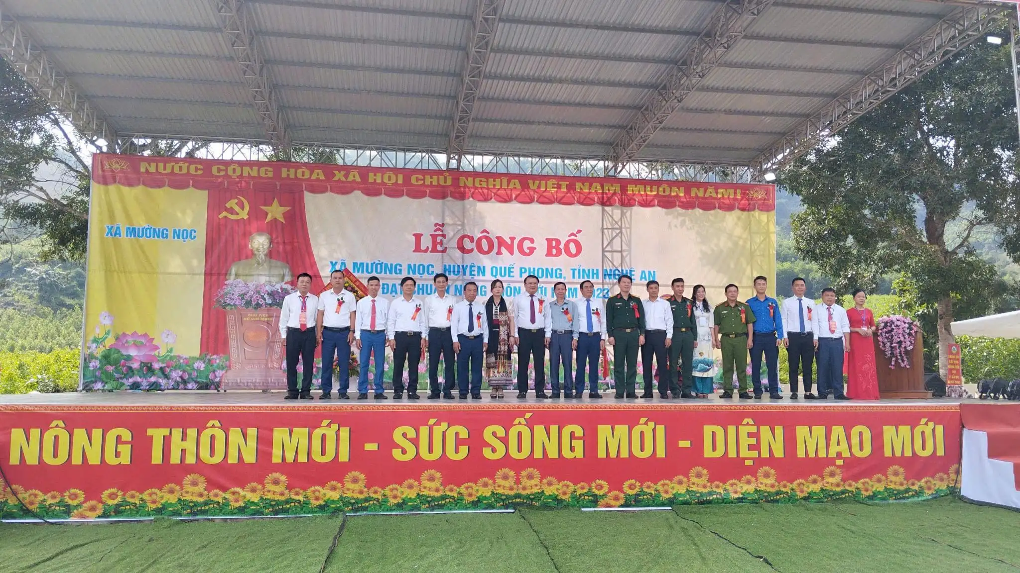 Xã Mường Nọc (huyện Quế Phong) đón Bằng công nhận xã đạt chuẩn nông thôn mới