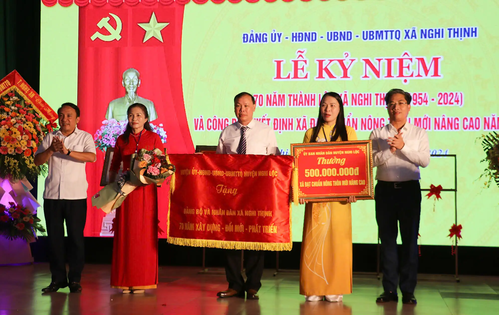 Xã Nghi Thịnh (huyện Nghi Lộc) đón Bằng công nhận xã đạt chuẩn Nông thôn mới nâng cao năm 2024