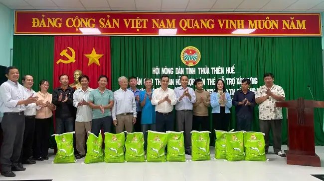 Hội Nông dân TT-Huế hỗ trợ vật tư, con giống trị giá 150 triệu đồng cho 5 tổ hội nghề nghiệp