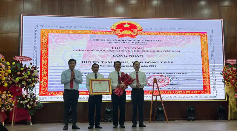 CÔNG BỐ QUYẾT ĐỊNH ĐẠT CHUẨN NÔNG THÔN MỚI, NÔNG THÔN MỚI NÂNG CAO ĐỐI VỚI CÁC HUYỆN TẠI ĐỒNG&#8230;