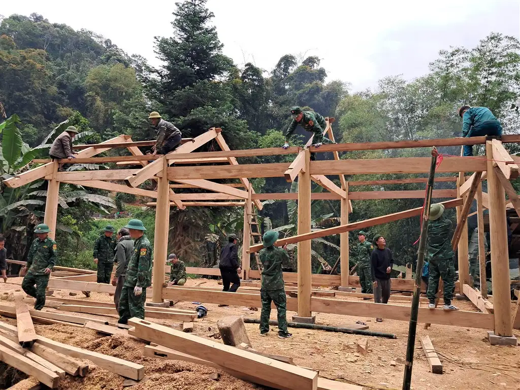 Kỳ Sơn, Nghệ An thực hiện mục tiêu bám làng, bám bản để phát triển sản xuất, bảo vệ an ninh vùng biên của Tổ quốc gắn với tiêu chí xây dựng nông thôn mới