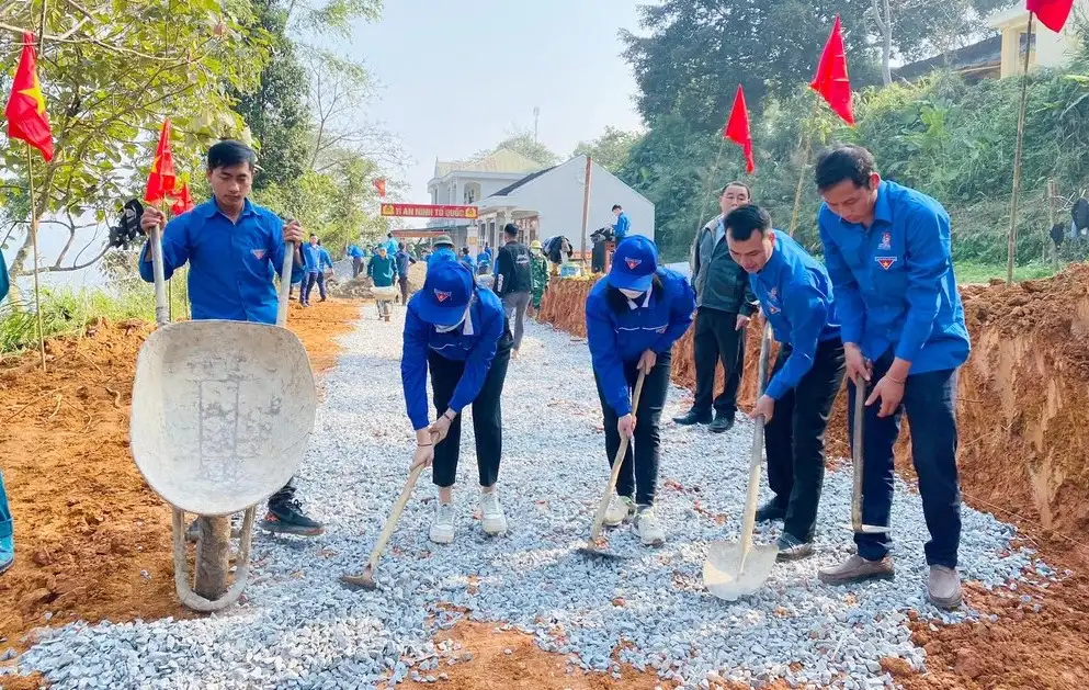Kỳ Sơn, Nghệ An thực hiện mục tiêu bám làng, bám bản để phát triển sản xuất, bảo vệ an ninh vùng biên của Tổ quốc gắn với tiêu chí xây dựng nông thôn mới
