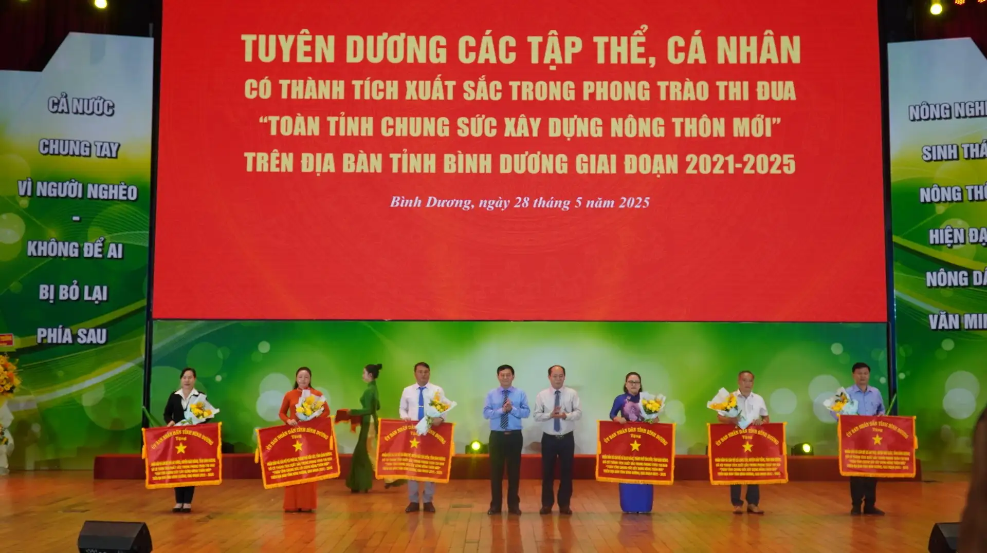 Bình Dương vinh danh 6 xã &#8216;đầu tàu&#8217; phong trào nông thôn mới nâng cao