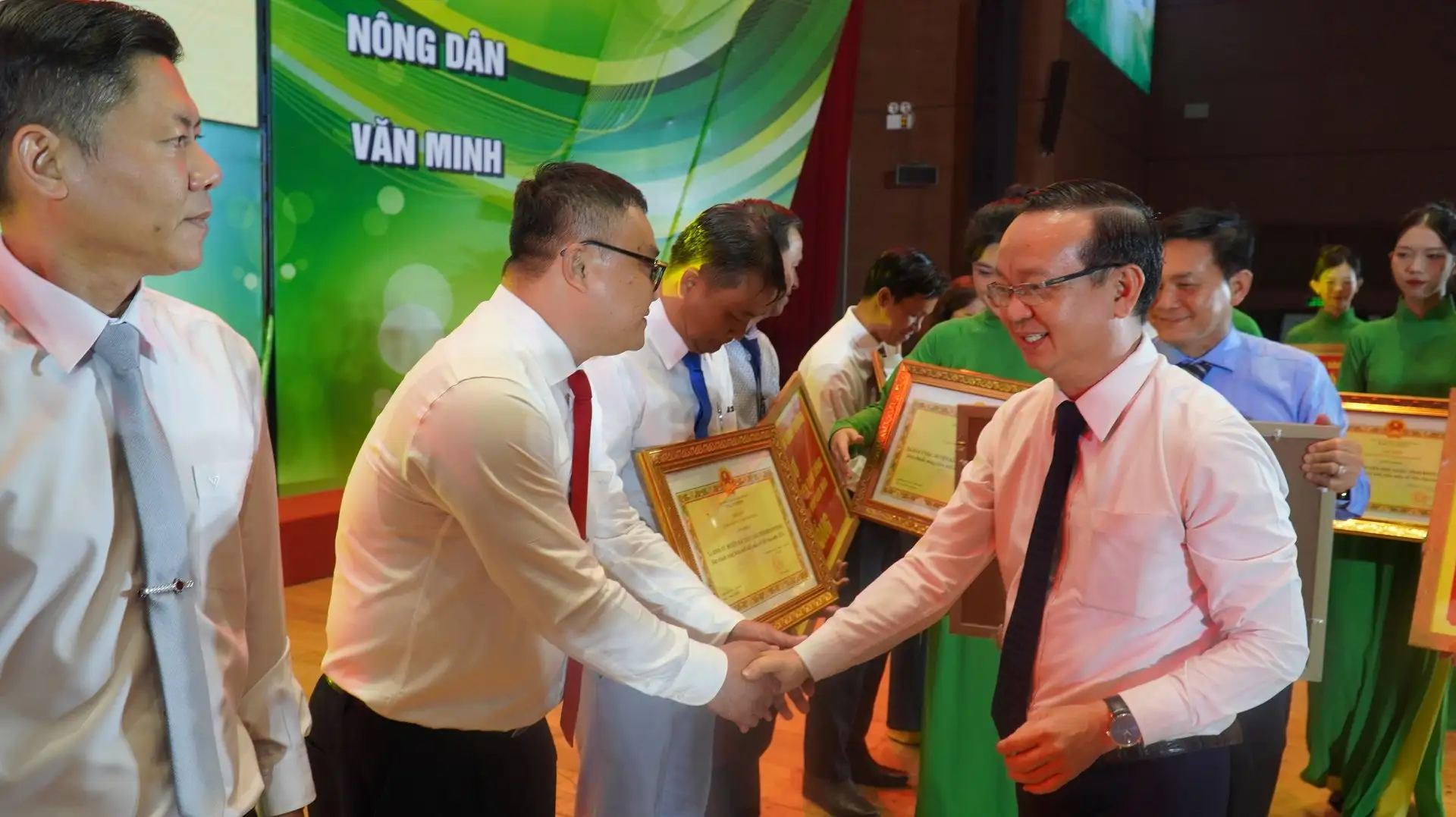Bình Dương vinh danh 6 xã &#8216;đầu tàu&#8217; phong trào nông thôn mới nâng cao