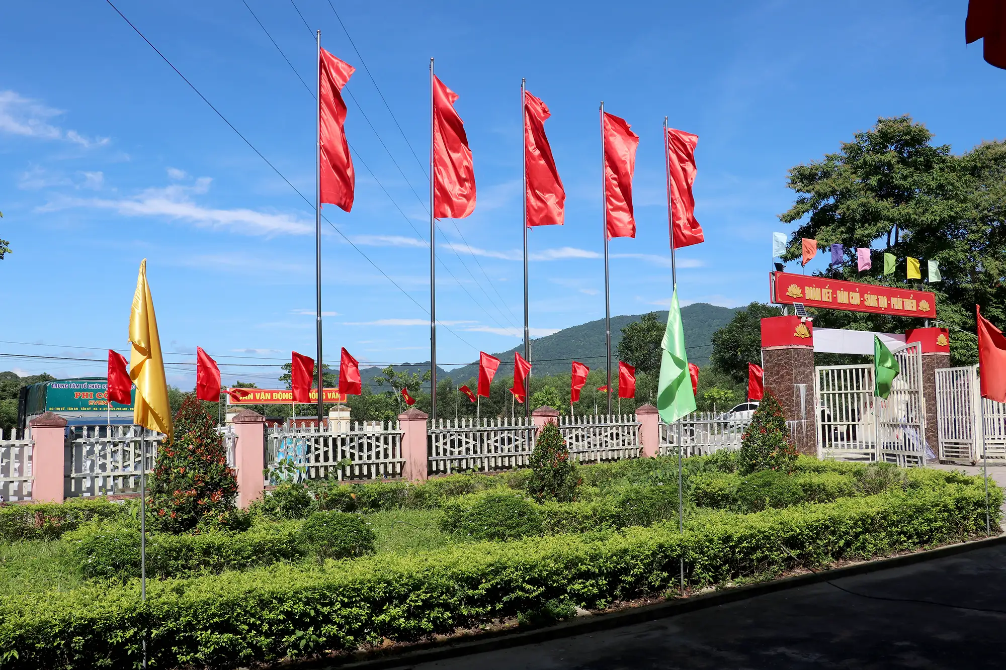 Xây dựng quê hương Đồng Văn ngày càng phát triển