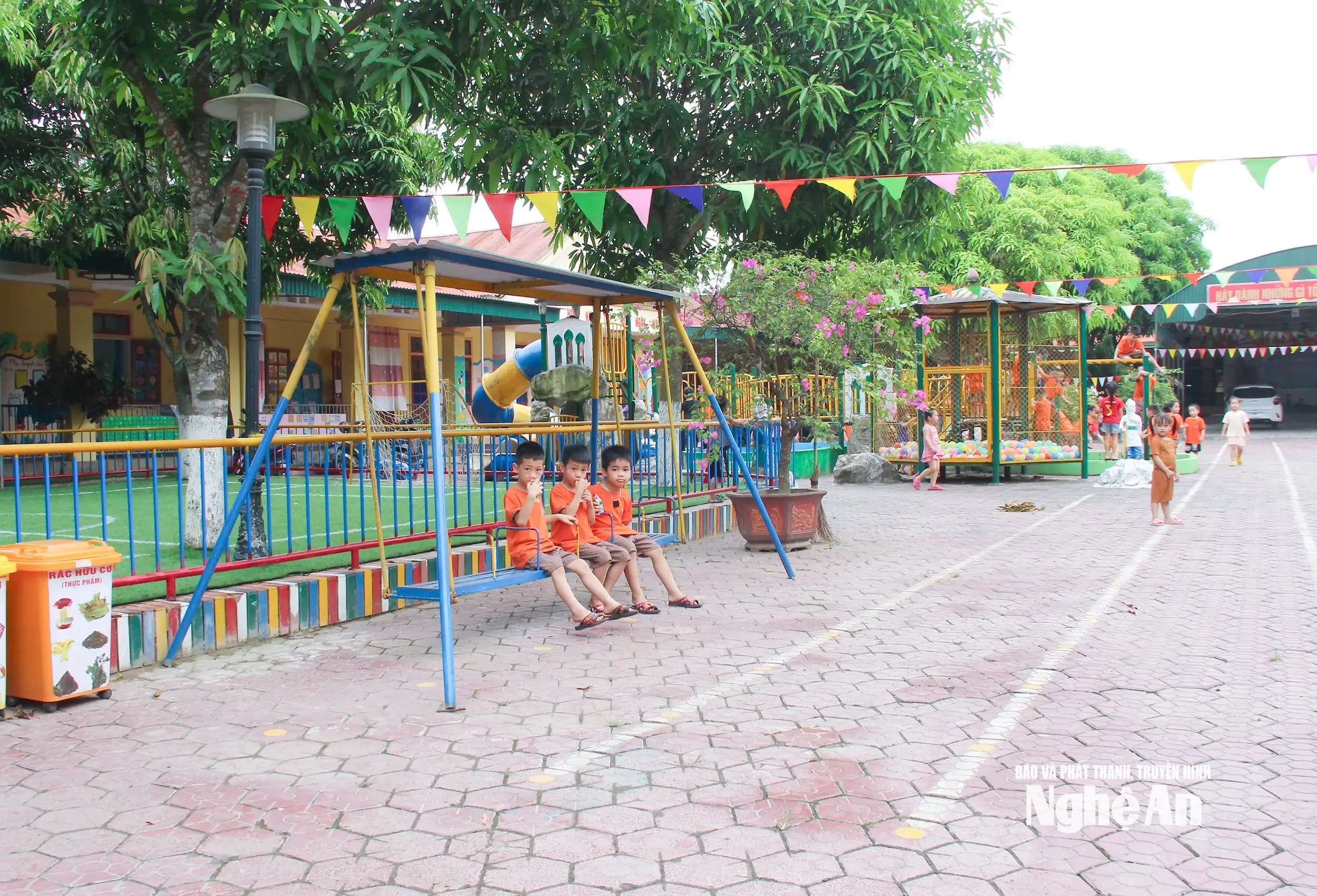 Chào mừng Đại hội đại biểu Đảng bộ xã Hưng Nguyên Nam lần thứ I, nhiệm kỳ 2025 &#8211; 2030:Đổi mới tư duy, đưa Hưng Nguyên Nam thành xã nông thôn mới kiểu mẫu, hiện đại, giàu bản sắc văn hóa