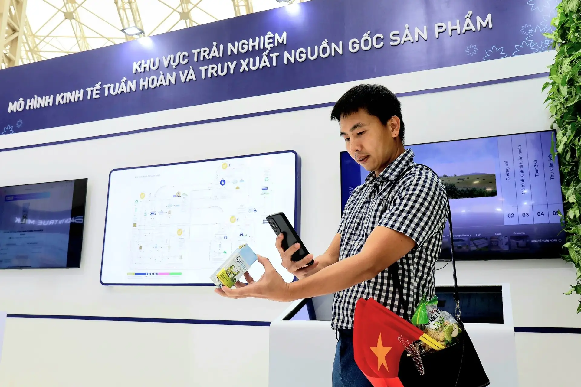 Doanh nghiệp sữa đầu tiên tại Việt Nam sử dụng mã QR định danh sản phẩm
