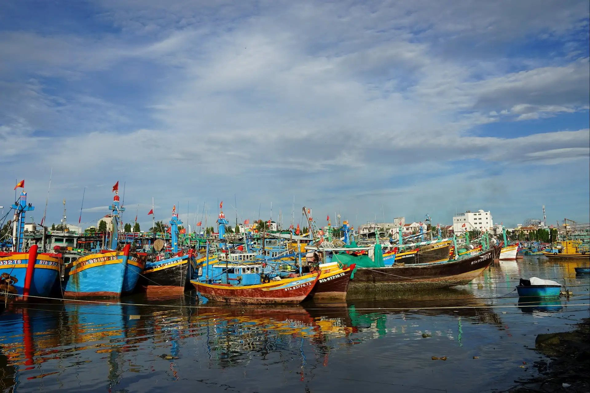 Khẩn trương giải quyết nhu cầu đăng kiểm tàu cá của ngư dân