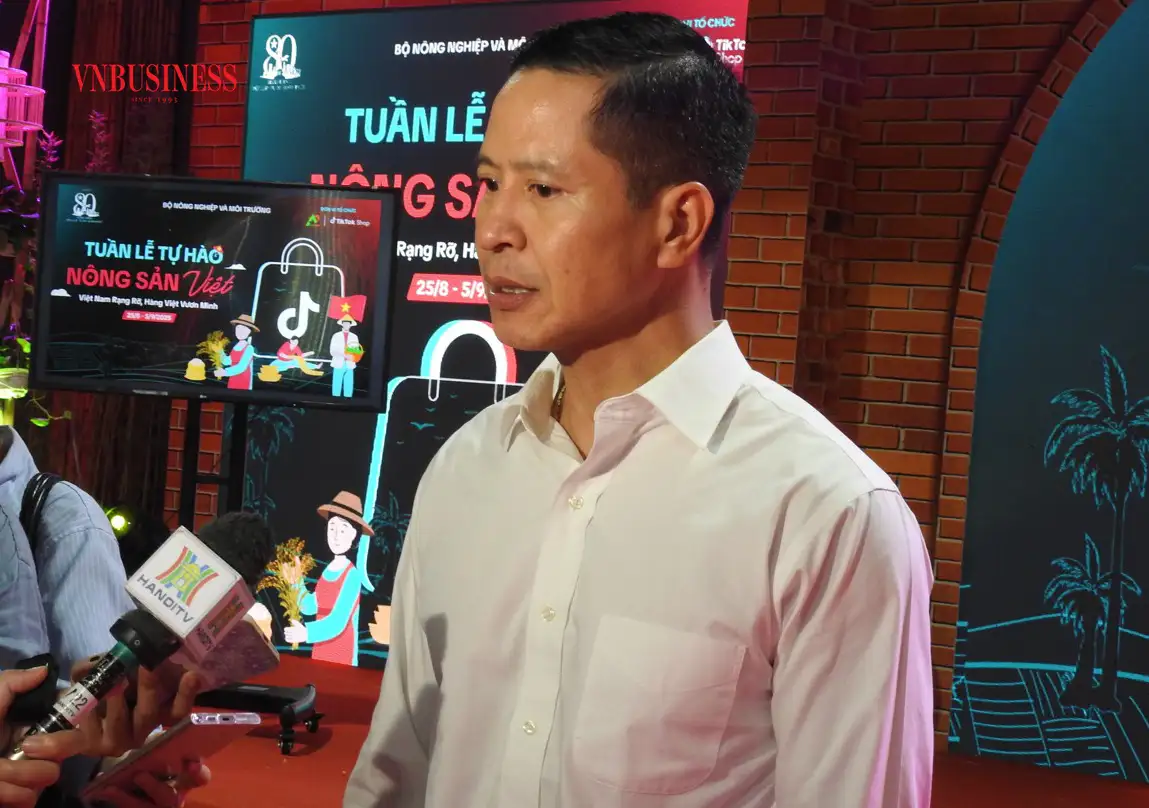 Nhiều KOL livestream bán nông sản, sản phẩm OCOP tại không gian triển lãm thành tựu đất nước