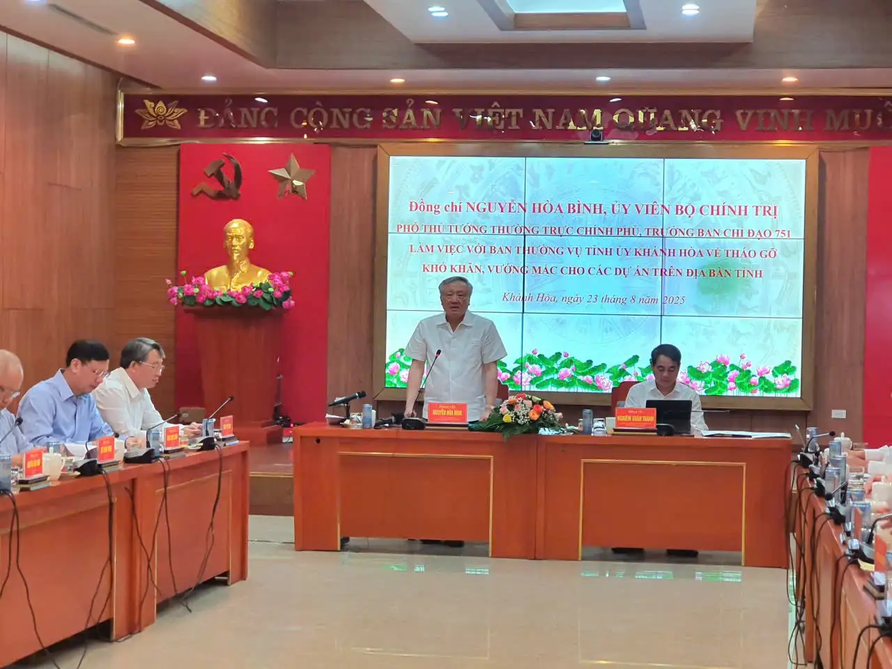 Phó Thủ tướng Thường trực Chính phủ Nguyễn Hòa Bình chỉ đạo tháo gỡ các dự án tồn đọng ở Khánh Hòa
