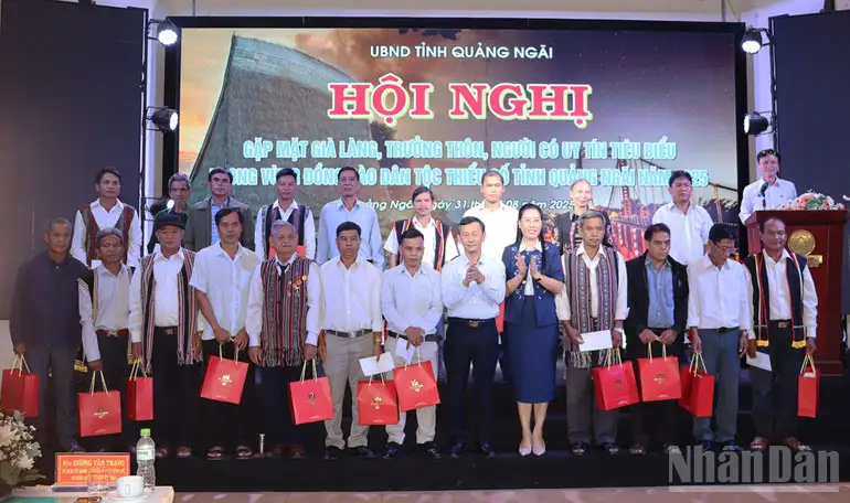 Quảng Ngãi phát huy vai trò người có uy tín trong đồng bào dân tộc thiểu số