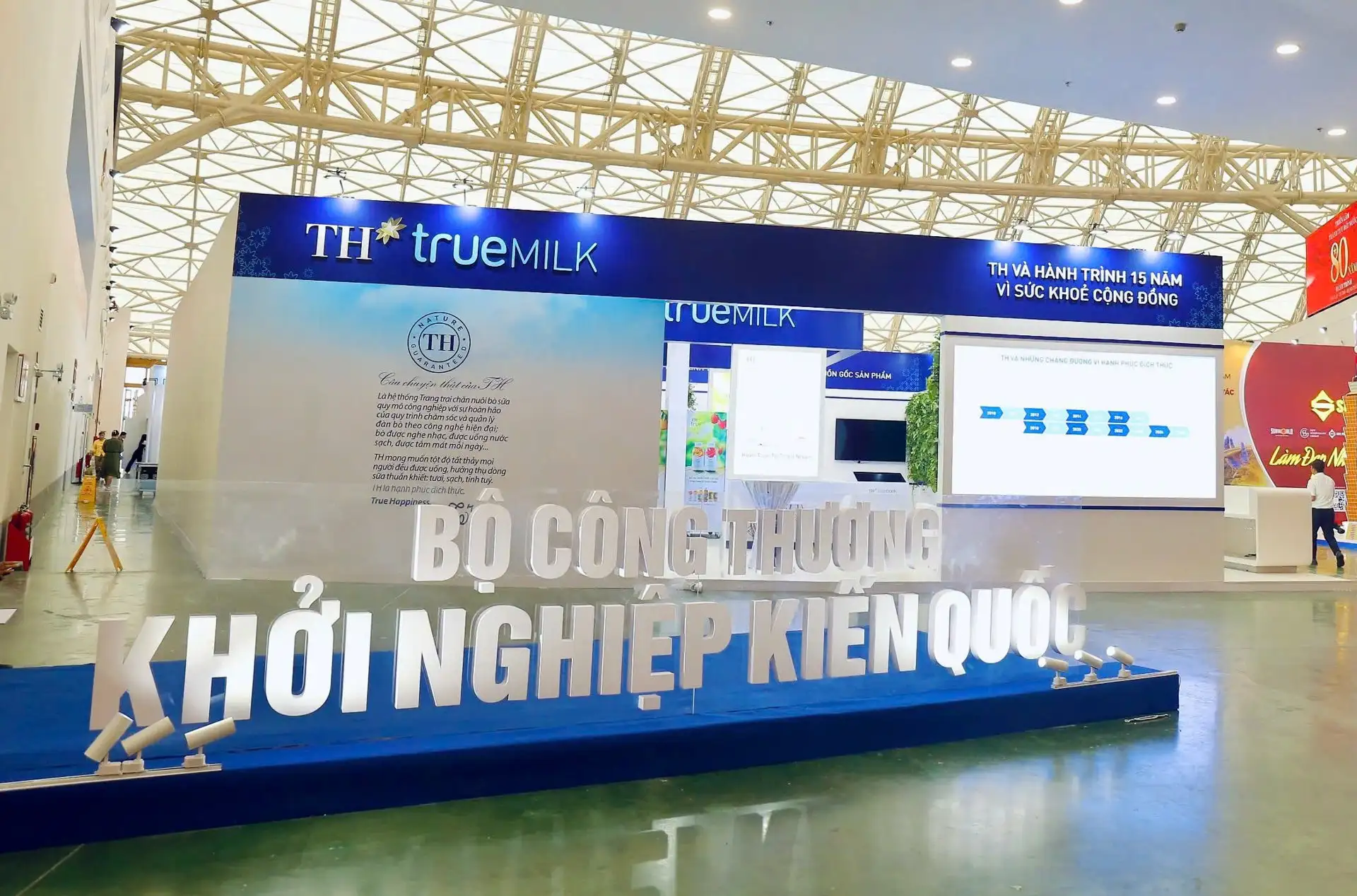 Trải nghiệm câu chuyện thật của sữa tươi sạch TH true MILK tại Triển lãm thành tựu đất nước