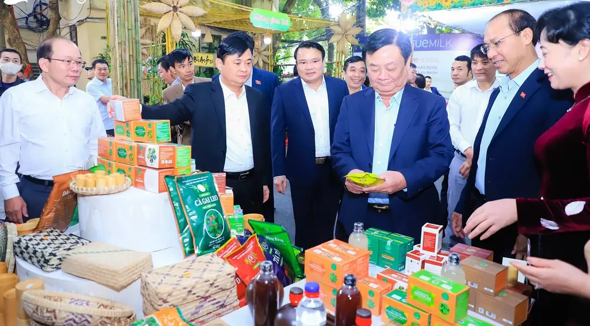 CÂU CHUYỆN GIẢM NGHÈO