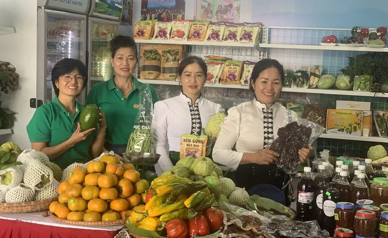 Khai mạc phiên chợ nông sản đặc sản 2025 tại Hà Nội, một nông dân Cư Jút bán 2 tạ sầu riêng chỉ trong buổi sáng