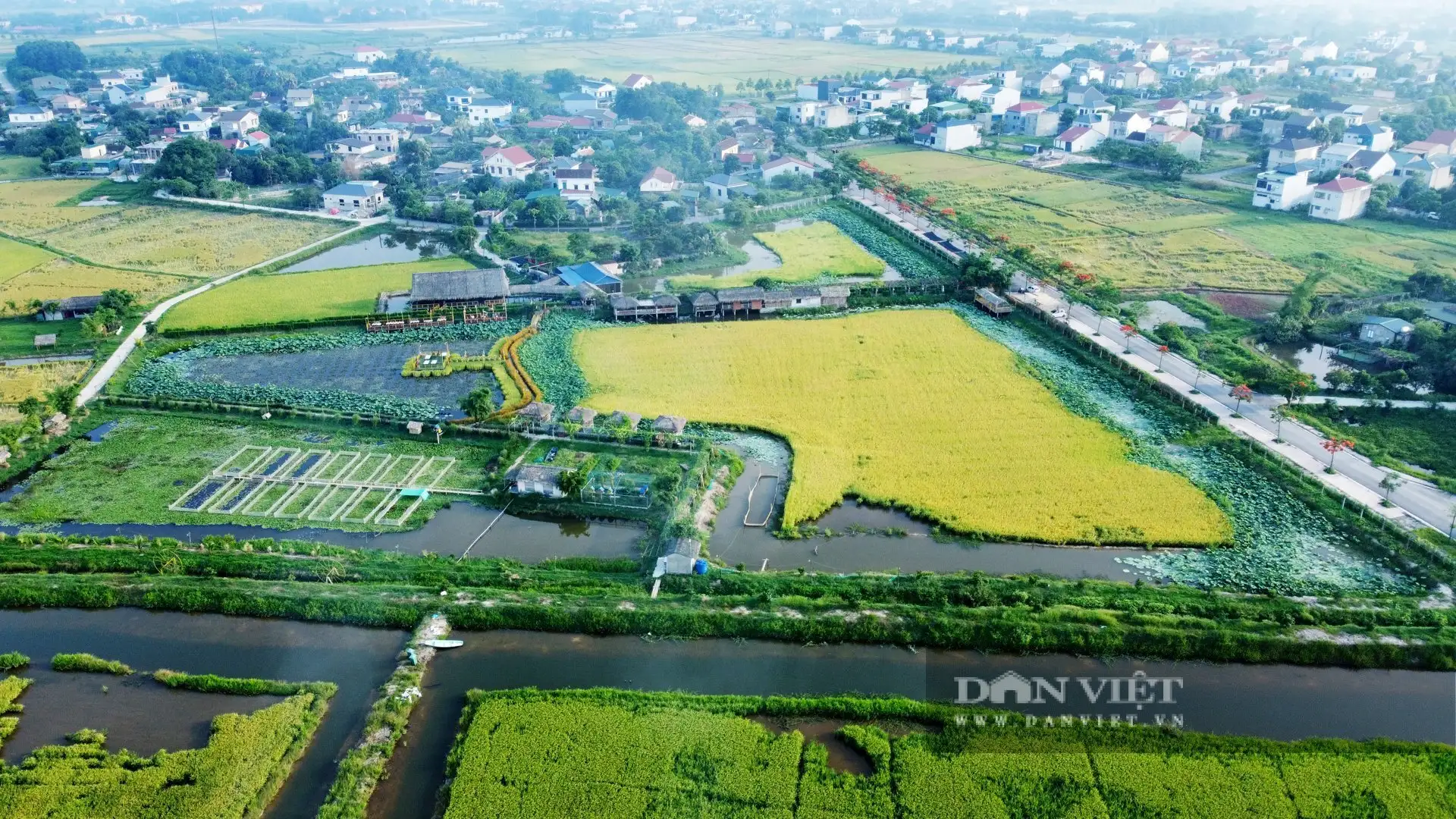Khu du lịch sinh thái triệu đô giữa vùng nắng cháy Hà Tĩnh đẹp như phim, ông chủ là Nông dân Việt Nam xuất sắc