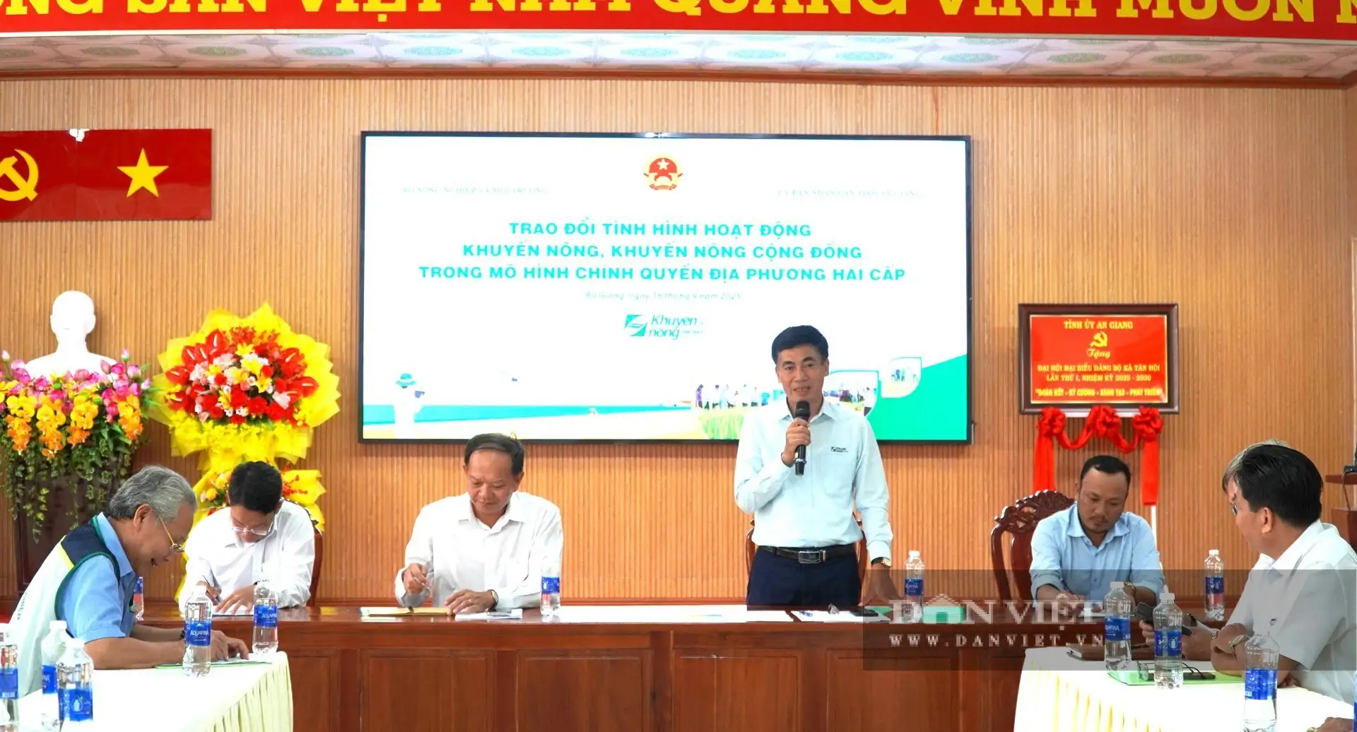 Một tổ khuyến nông cộng đồng ở An Giang tiếp sức cho nông dân làm lúa chất lượng cao, giảm phát thải