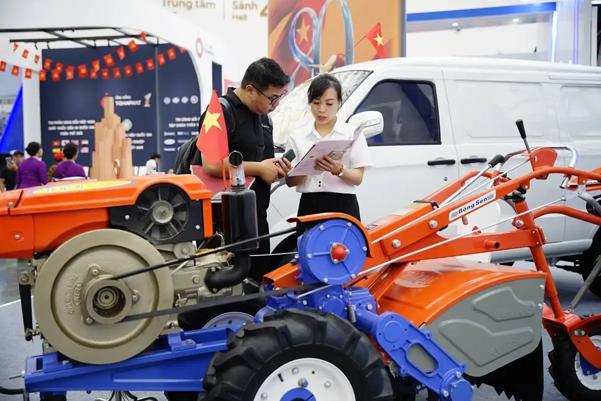 Những cỗ máy thay sức người cùng tám thập kỷ đổi thay trên đồng ruộng
