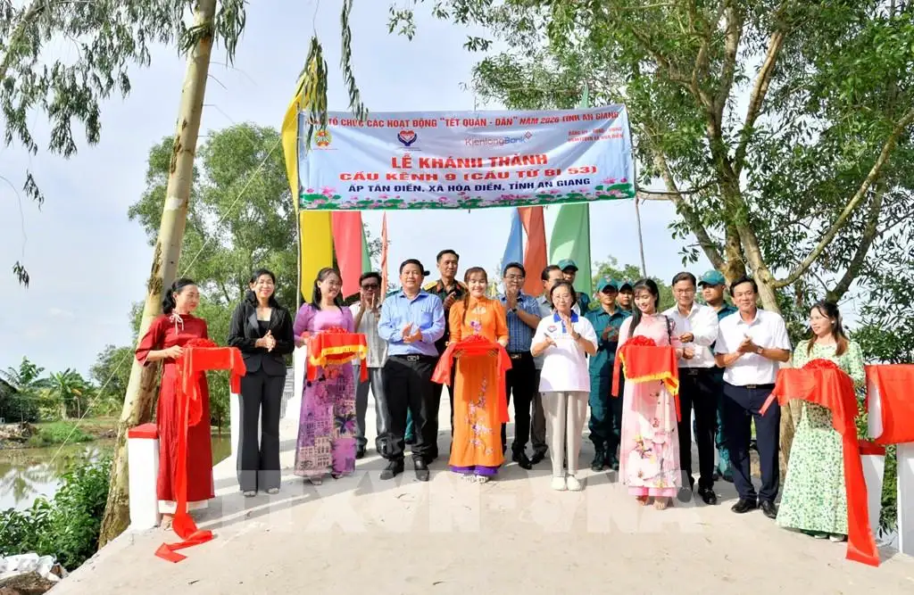 Nông dân đồng lòng, nông thôn mới khởi sắc Văn Sĩ/vnanet.vn 08:29&#8242; &#8211; 13/09/2025 Theo dõi Bnews.vn trên News