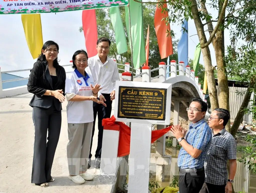 Nông dân đồng lòng, nông thôn mới khởi sắc Văn Sĩ/vnanet.vn 08:29&#8242; &#8211; 13/09/2025 Theo dõi Bnews.vn trên News