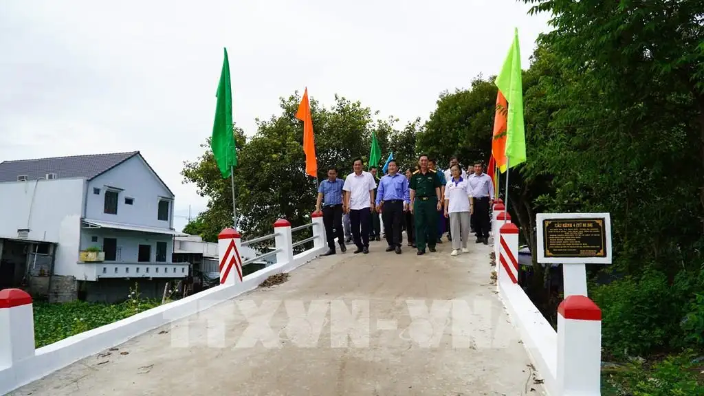 Nông dân đồng lòng, nông thôn mới khởi sắc Văn Sĩ/vnanet.vn 08:29&#8242; &#8211; 13/09/2025 Theo dõi Bnews.vn trên News