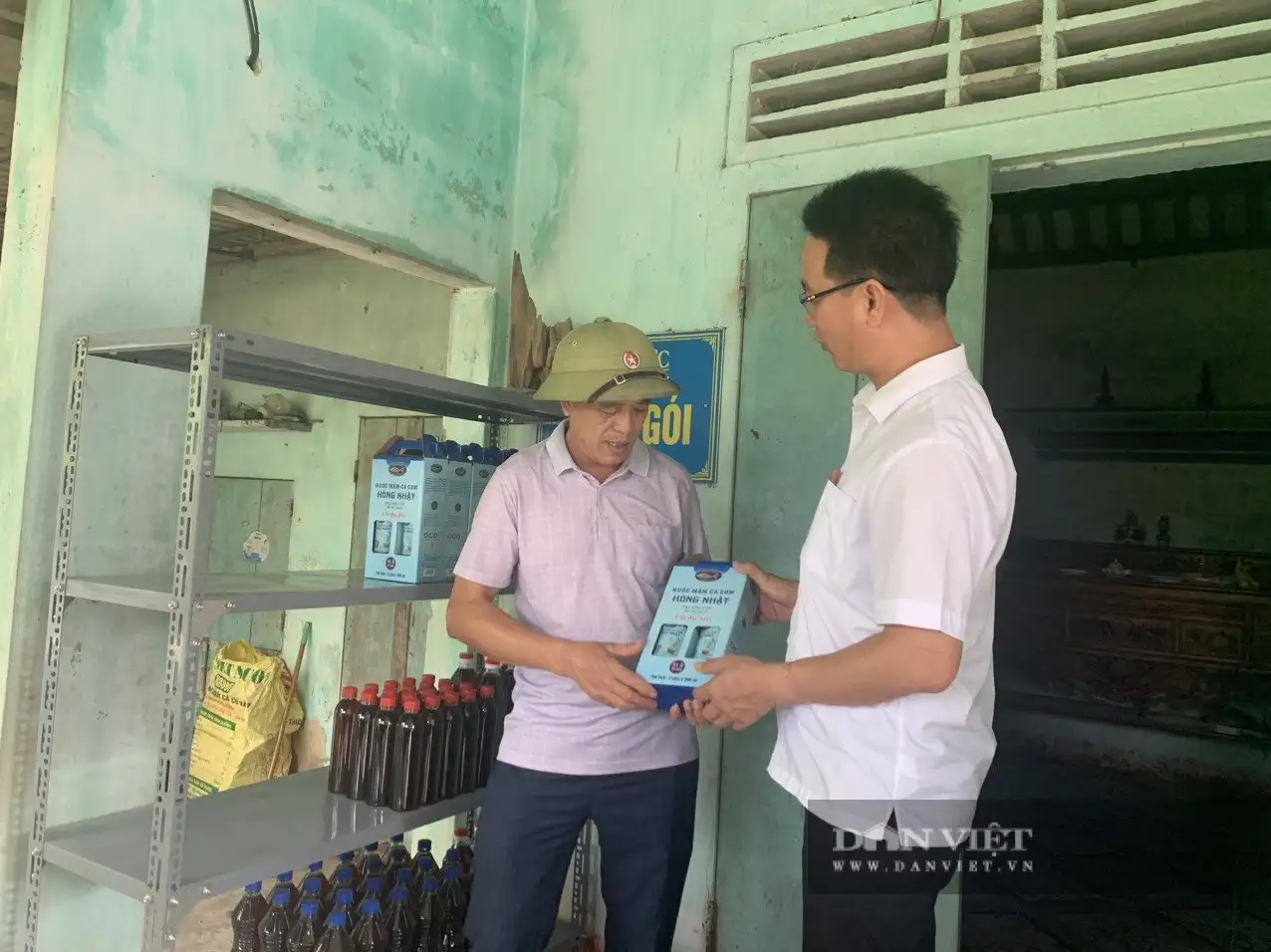 &#8220;Nước mắm nhà ăn&#8221; màu cánh gián do một người Nghệ An làm đạt 3 sao OCOP, cả làng khen