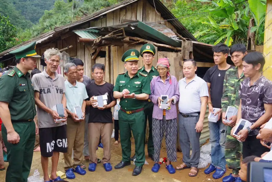 Bình dân học vụ số hướng tới giảm nghèo thông tin ở Biên giới Lai Châu