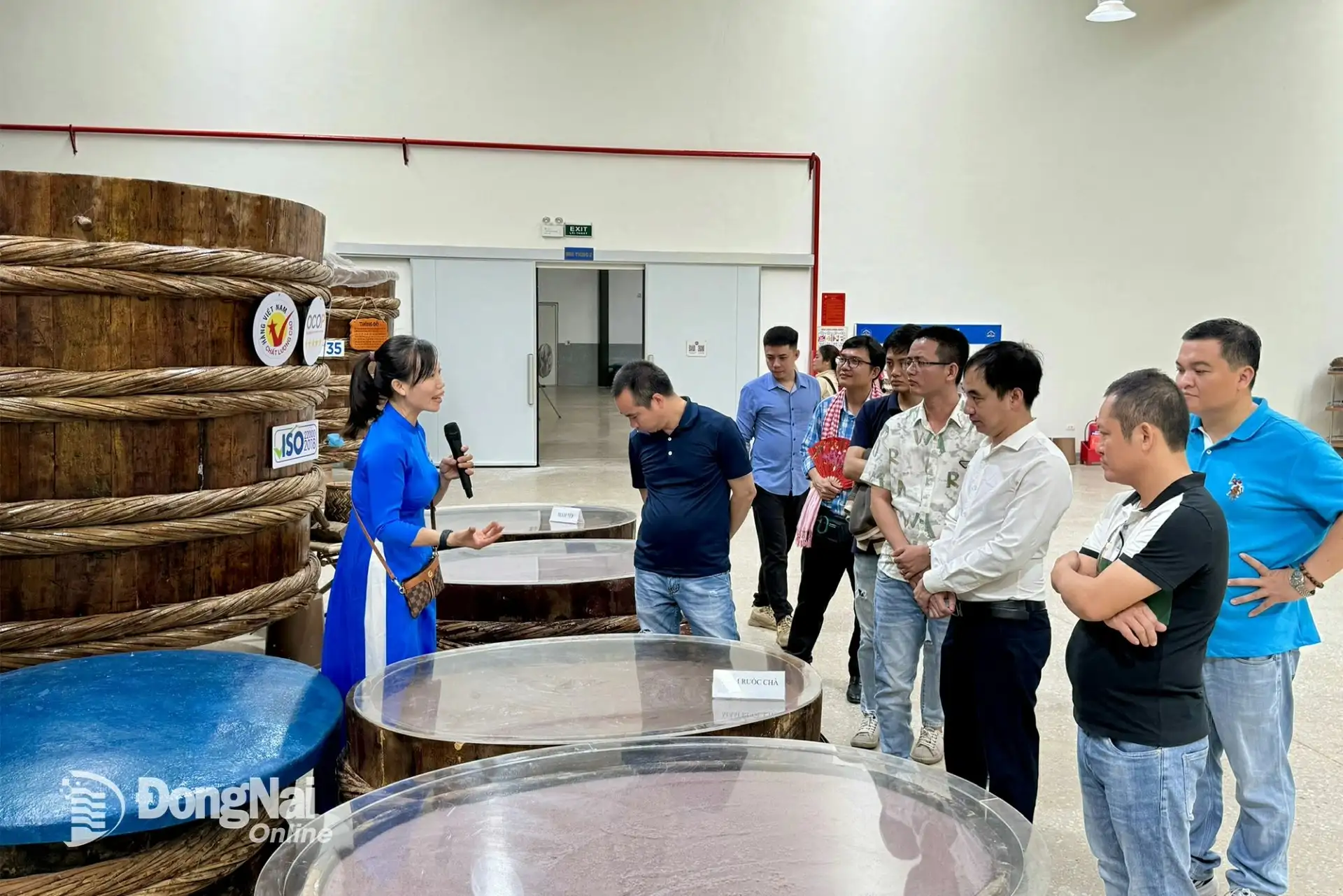 Đi vô một nhà máy hoành tráng ở Thanh Hóa thấy rót ra thứ nước màu cánh gián, đạt 5 sao OCOP, bán sang cả châu Âu