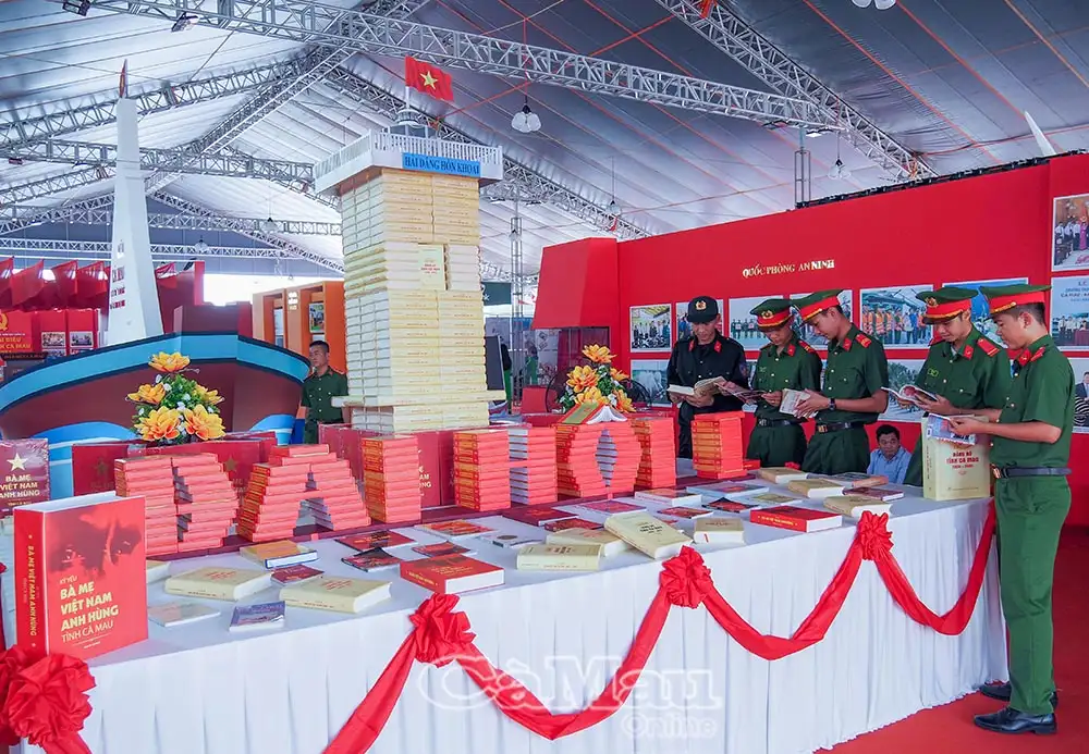 Điểm nhấn không gian trưng bày tư liệu, hình ảnh và sản phẩm OCOP