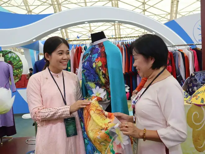 Du khách trải nghiệm tinh hoa của các vùng miền tại Hội chợ Mùa Thu 2025