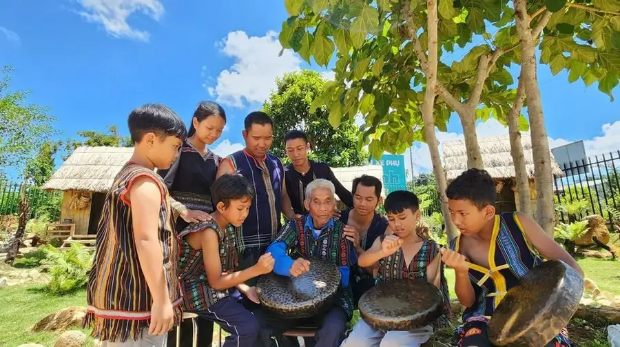 Giảm nghèo bền vững từ gìn giữ văn hóa và phát triển du lịch cộng đồng