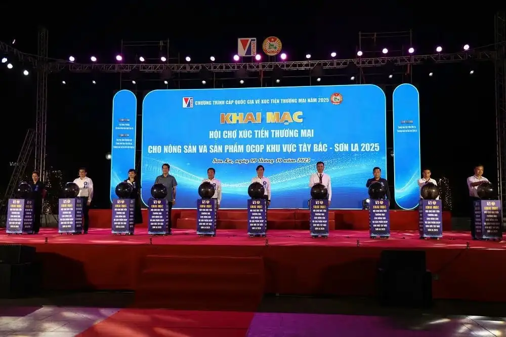 Khai mạc Hội chợ xúc tiến thương mại nông sản và sản phẩm OCOP khu vực Tây Bắc &#8211; Sơn La năm 2025