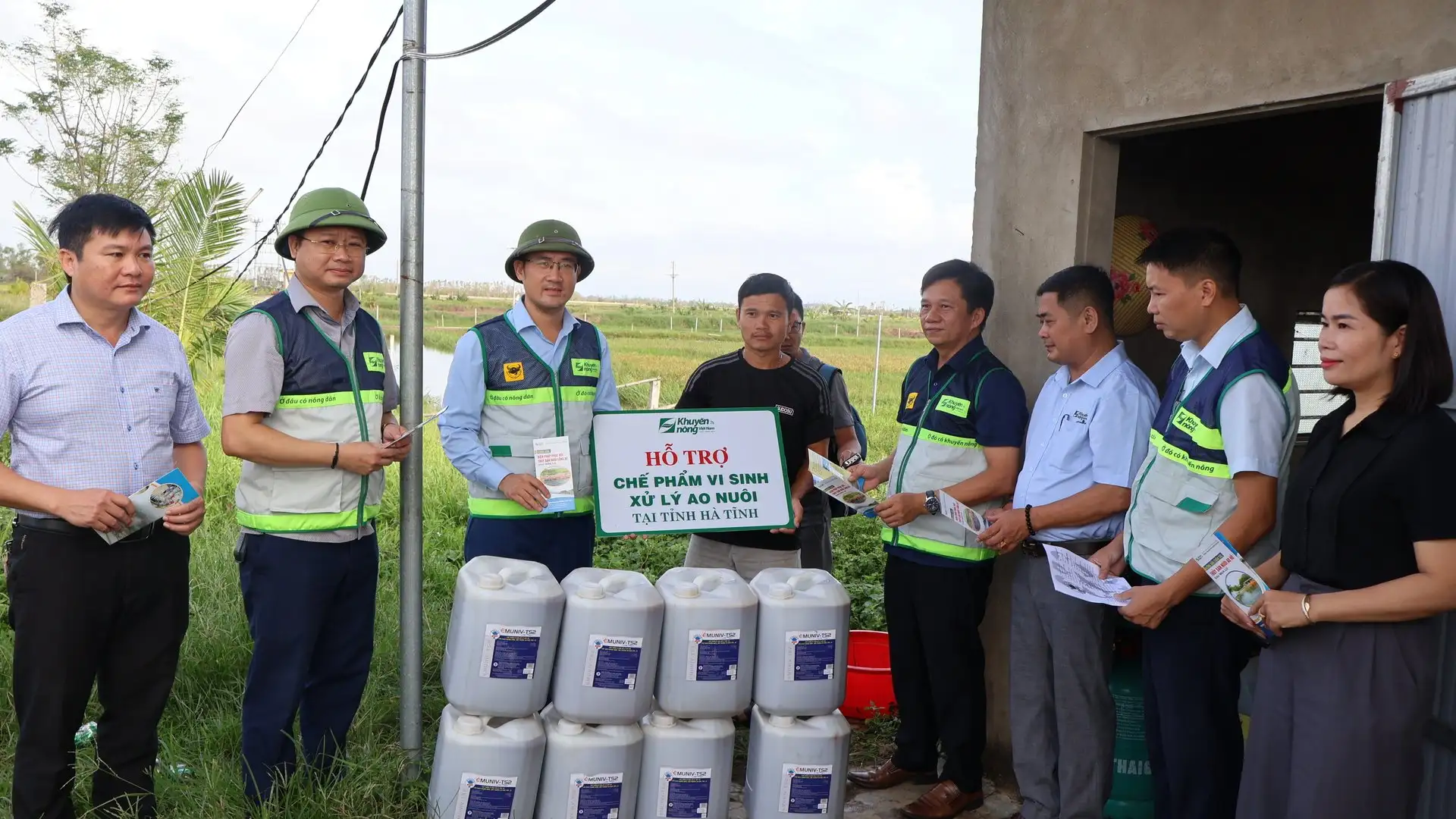 Khuyến nông đồng hành cùng nông dân Hà Tĩnh khắc phục hậu quả bão số 10