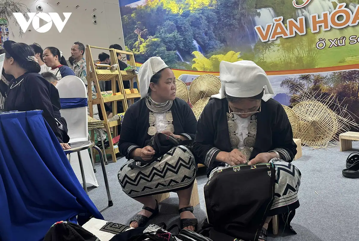Làng nghề với vai trò quảng bá văn hoá &#8211; du lịch Việt tại Hội chợ Mùa Thu 2025