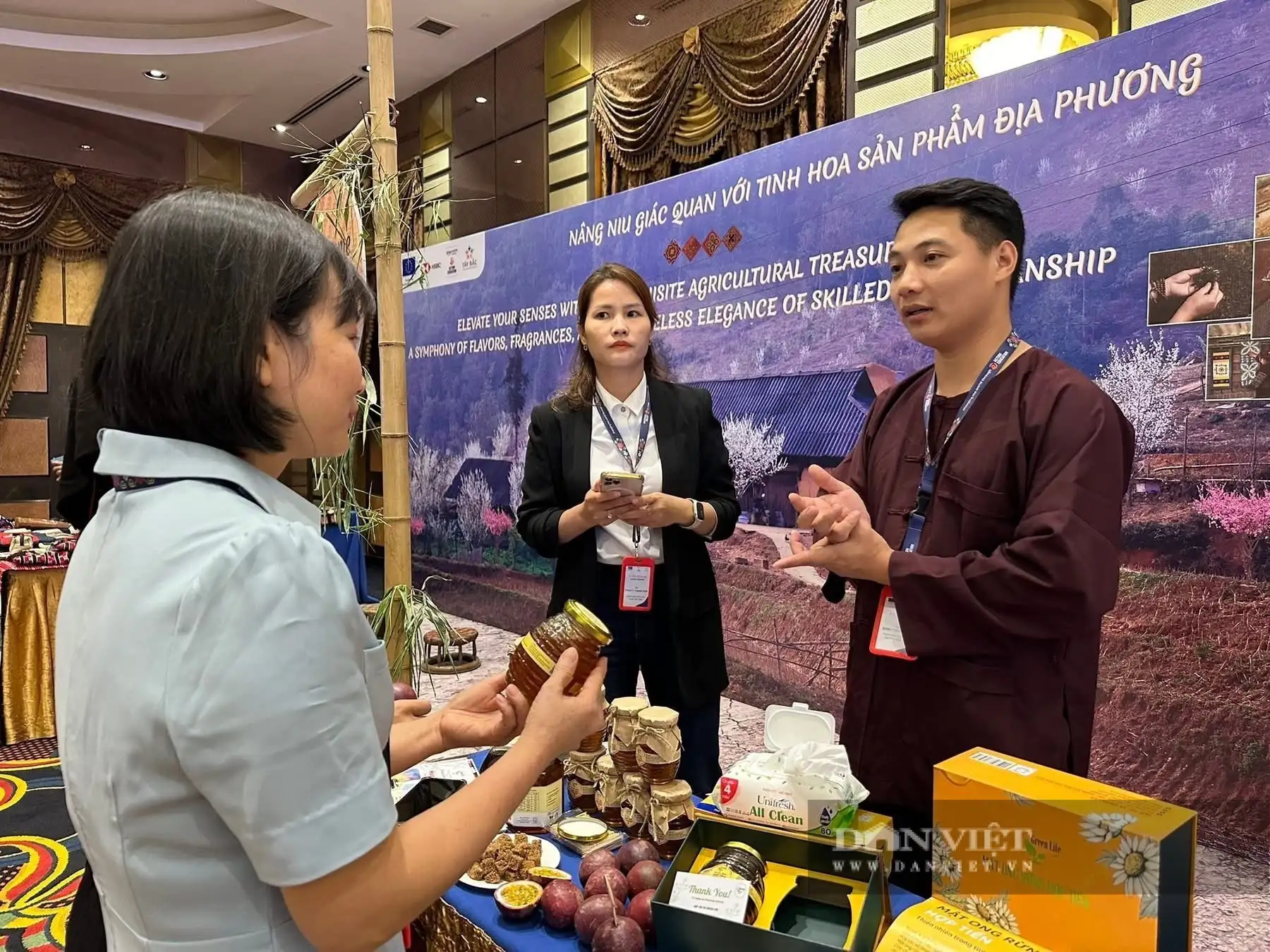 Người ta cũng nuôi ong mật, sao vùng rừng này ở Phú Thọ nuôi ong &#8220;rót&#8221; ra thứ mật đạt 4 sao OCOP, nếm thử ham luôn?