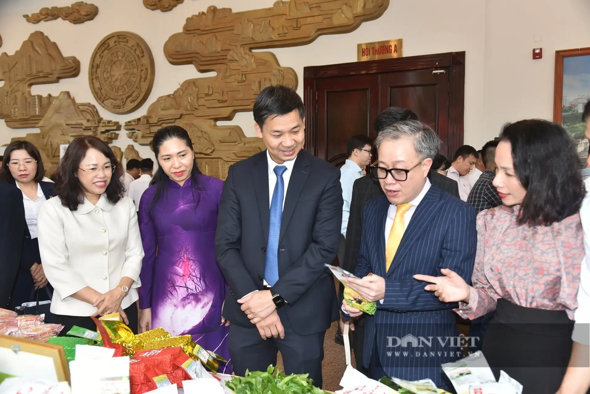 Nông dân Quảng Ninh livestream bán sản phẩm nông nghiệp tiêu biểu, quảng bá đặc sản sao OCOP