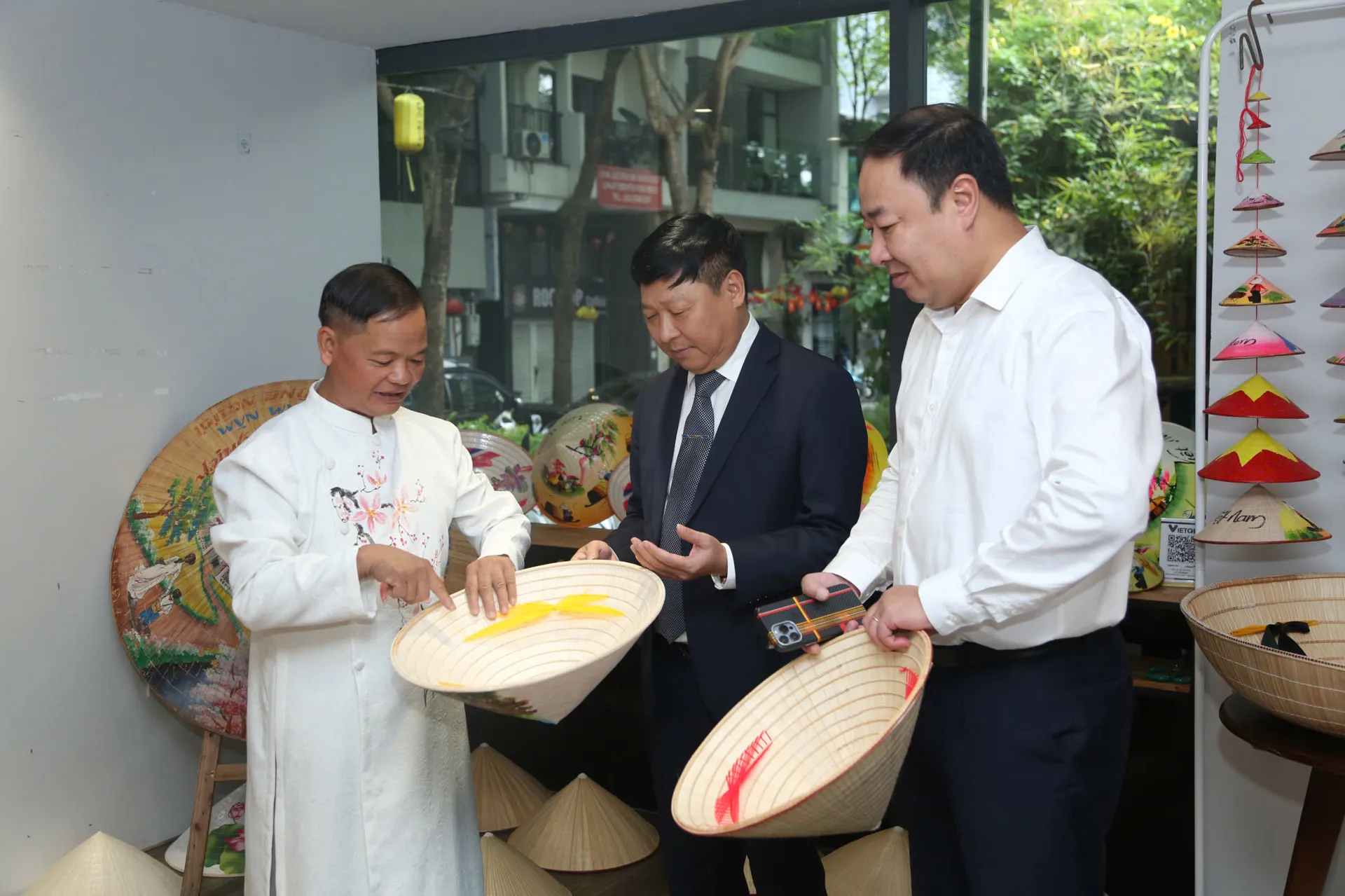 Phát triển làng nghề Hà Nội gắn với xây dựng thương hiệu sản phẩm OCOP: giữ “chữ tín” để đi đường dài