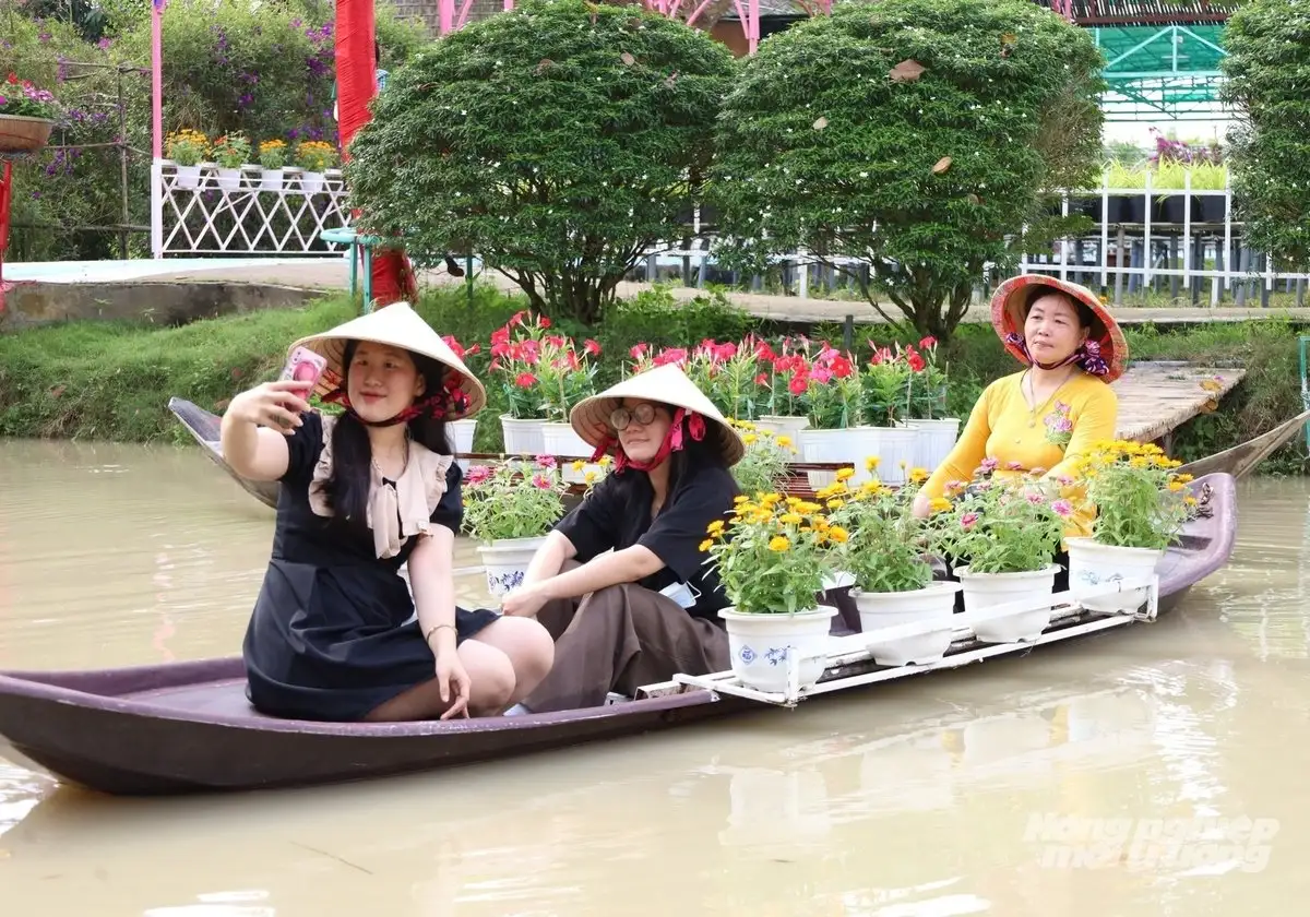 Tái cơ cấu ngành hoa kiểng để kết nối sản phẩm OCOP và du lịch xanh