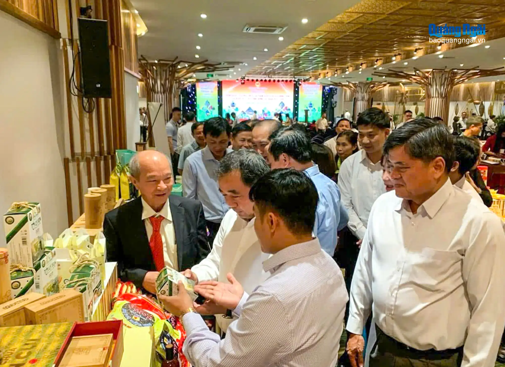 Trao chứng nhận OCOP 5 sao cho 2 sản phẩm của Quảng Ngãi