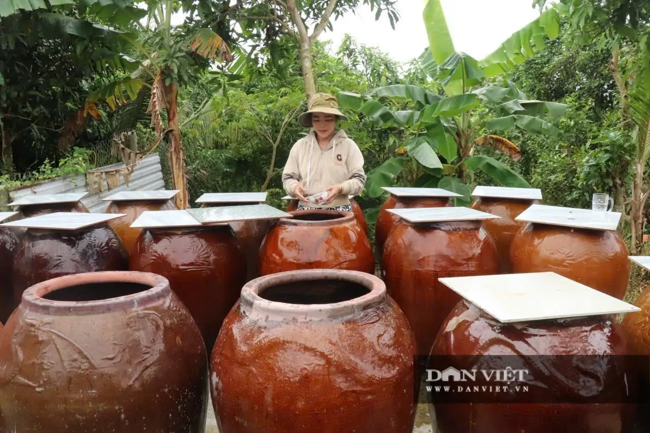 Từ loài cá đặc sản chạy đàn mùa nước nổi, một phụ nữ An Giang làm ra thứ nước mắm đạt 3 sao OCOP, cả làng khen thơm