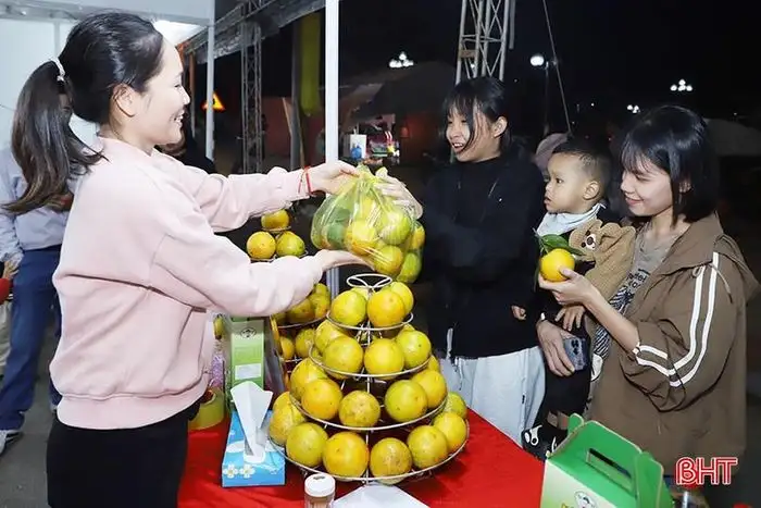 Đặc sản cam Hà Tĩnh ‘đắt hàng’ tại hội chợ lớn đang diễn ra trên địa bàn