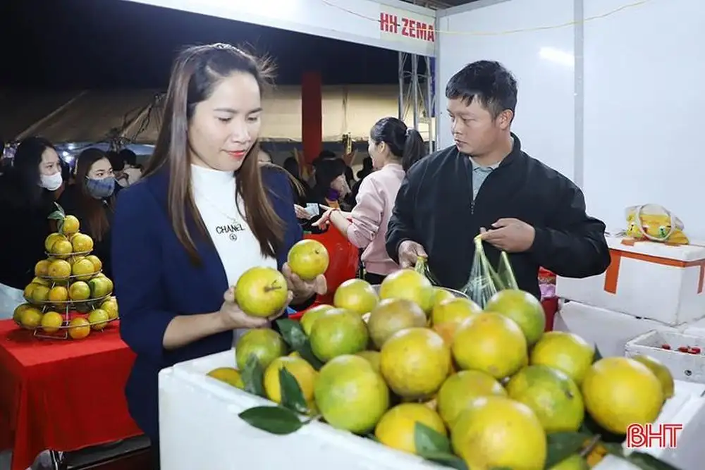 Đặc sản cam Hà Tĩnh ‘đắt hàng’ tại hội chợ lớn đang diễn ra trên địa bàn