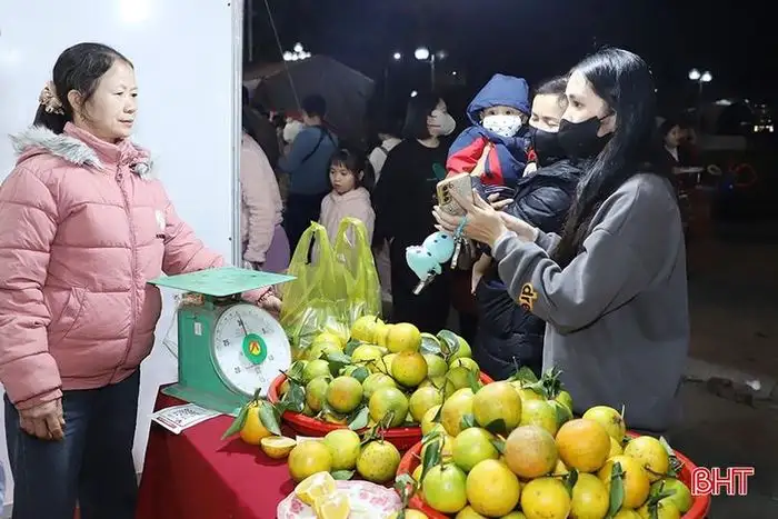 Đặc sản cam Hà Tĩnh ‘đắt hàng’ tại hội chợ lớn đang diễn ra trên địa bàn
