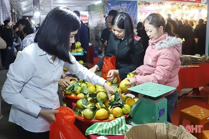 Đặc sản cam Hà Tĩnh ‘đắt hàng’ tại hội chợ lớn đang diễn ra trên địa bàn